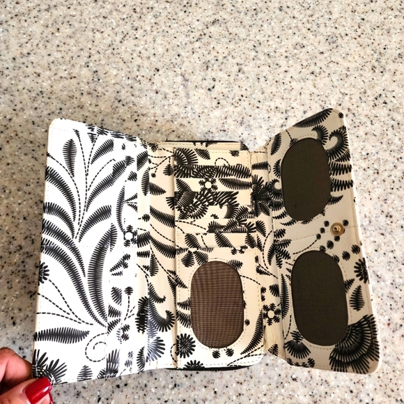 Desigual Black Embriodered Floral on Cream Wallet - Picture 4 of 6